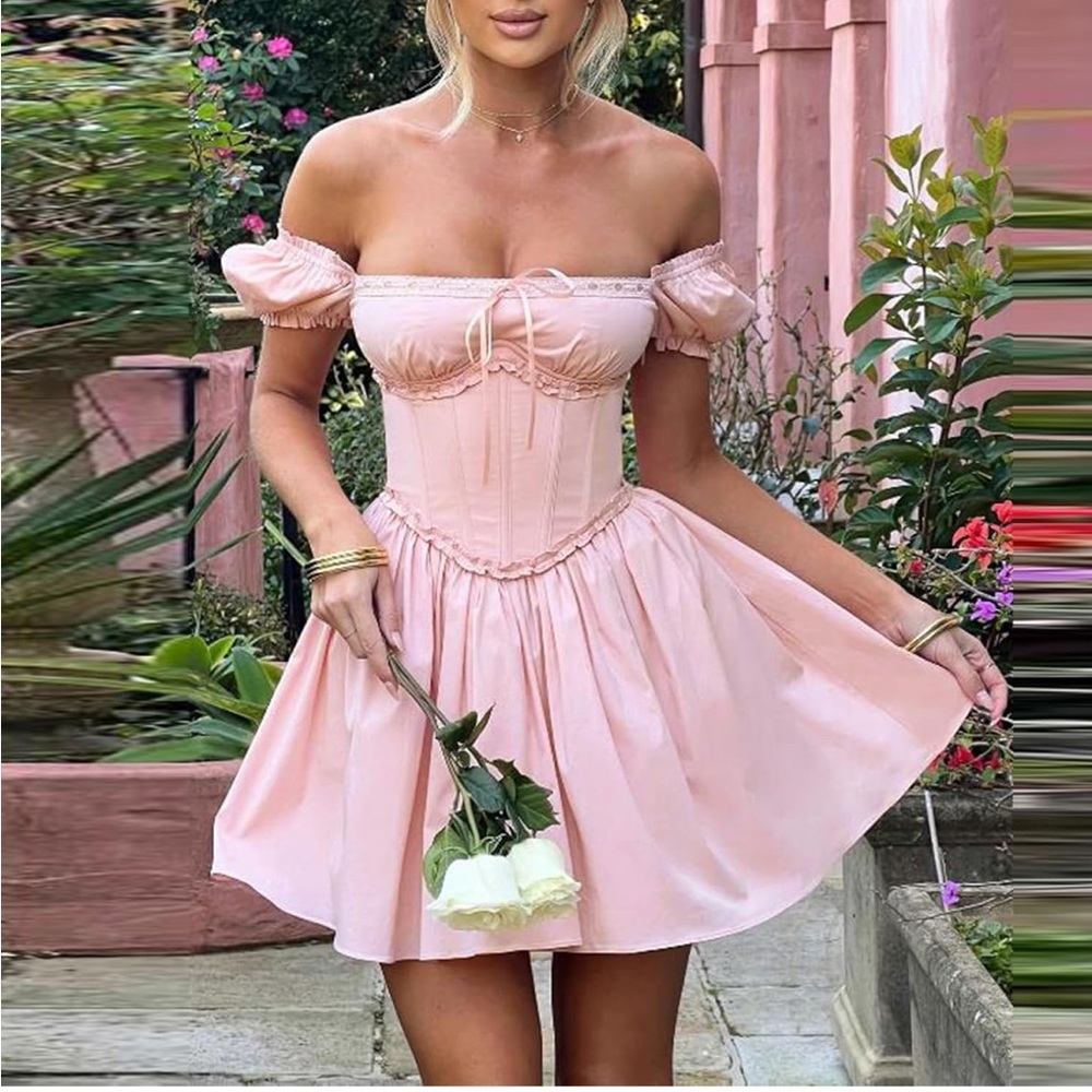 Pink corset dress
Size: medium 
Color:pink